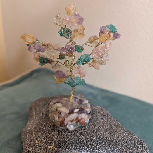 Bendable Tree on Resin Base - Picture 5 of 13